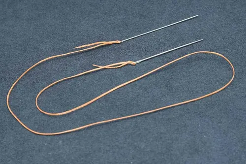 両端に針を取り付けて準備完了